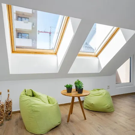 Stylish Flat With Balcony In Quiet Area Lejlighed *